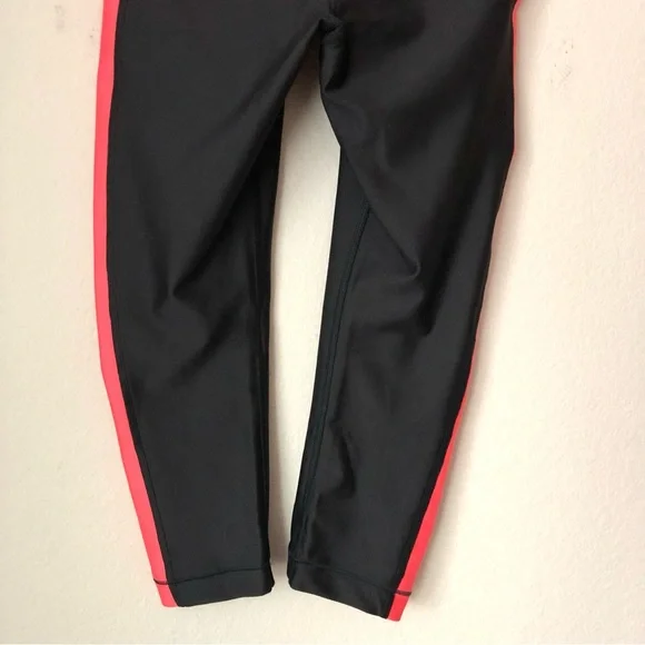CLOSEOUT \Under Armour\• Compression Crop Leggings - Picture 9 of 16